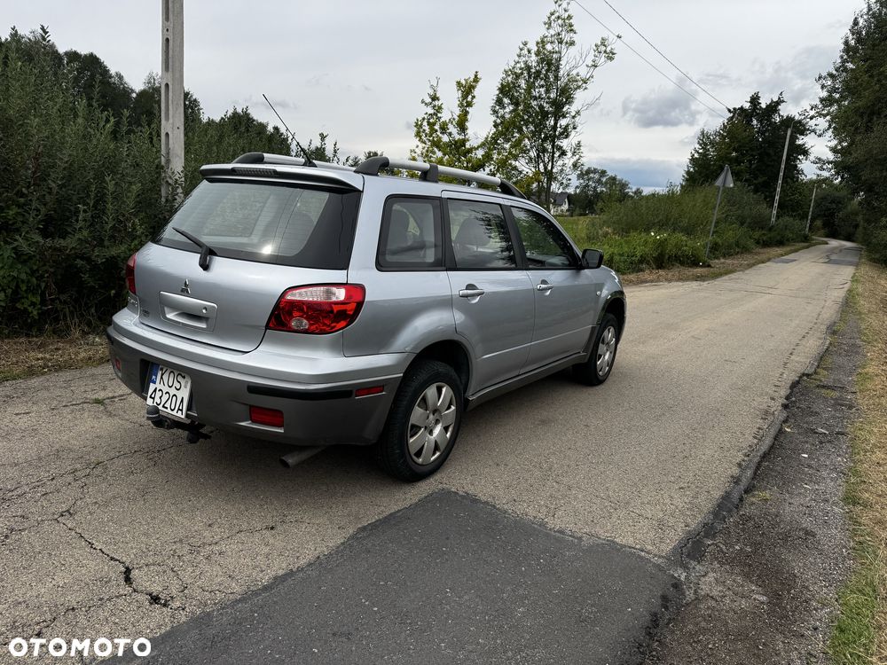 Mitsubishi Outlander - 2