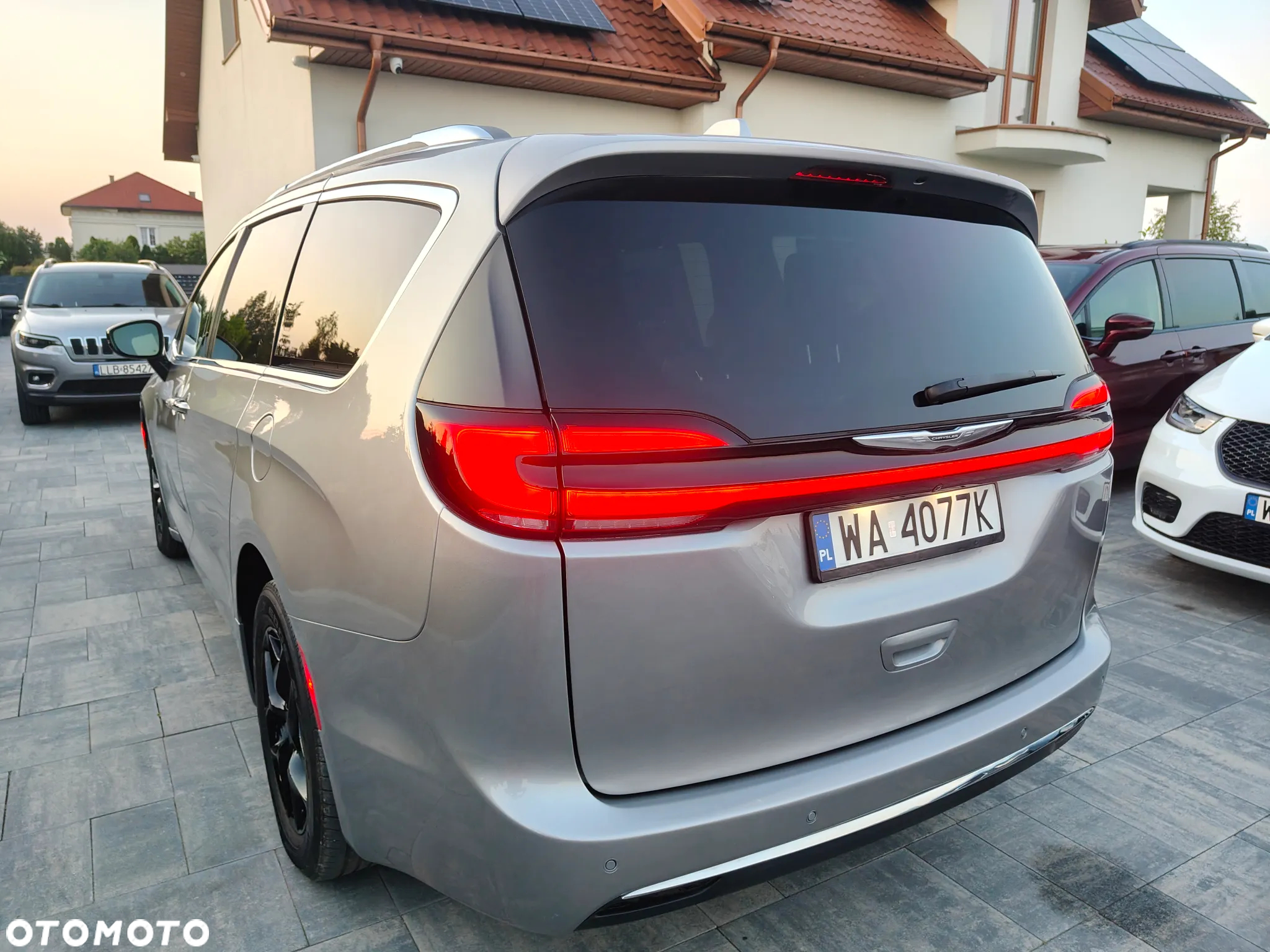 Chrysler Pacifica - 4