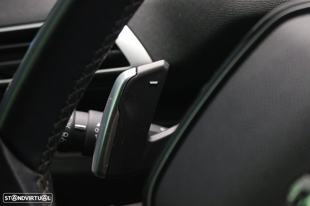 Peugeot 3008 1.2 PureTech Allure Pack EAT8 - 29
