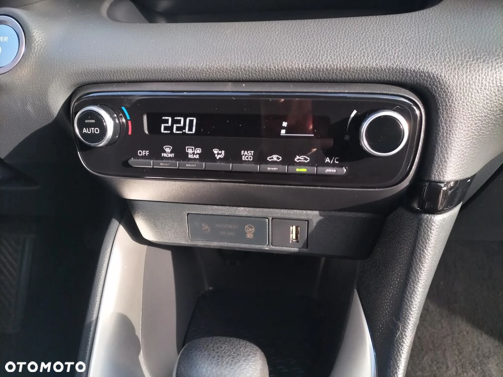 Toyota Yaris Hybrid 1.5 Executive - 27