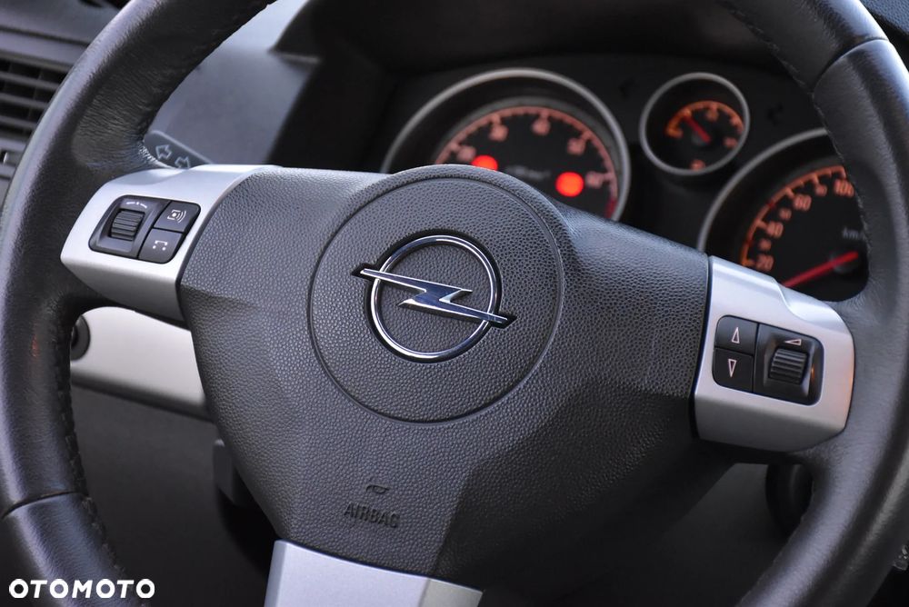 Opel Astra 1.8 Black&White - 22