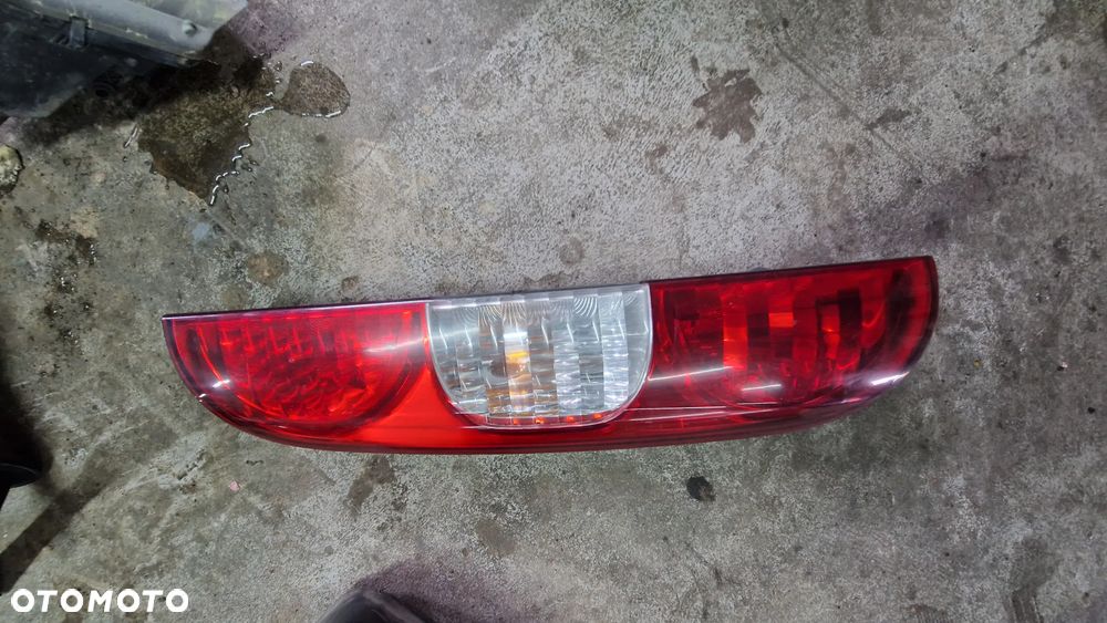 Sprzedam Lampy tylnie Fiat Doblo II - 1