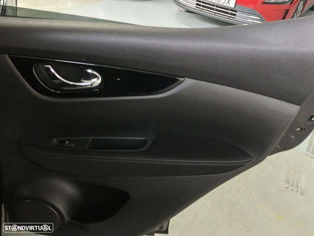 Nissan Qashqai 1.5 dCi N-Connecta J18 - 23