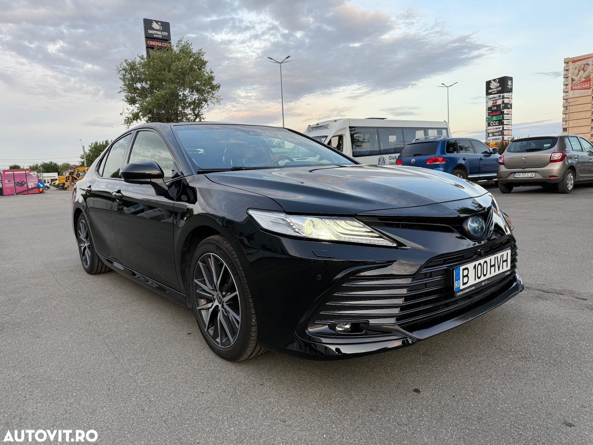 Toyota Camry 2.5 Hybrid Exclusive - 2