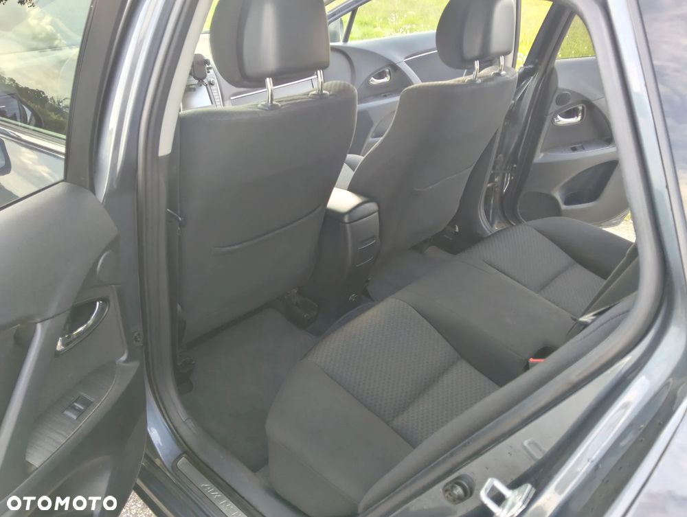 Toyota Avensis - 7