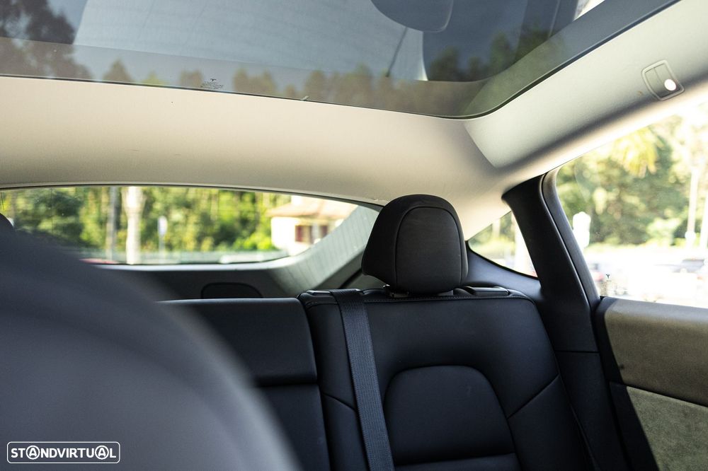 Tesla Model Y Standard RWD - 20