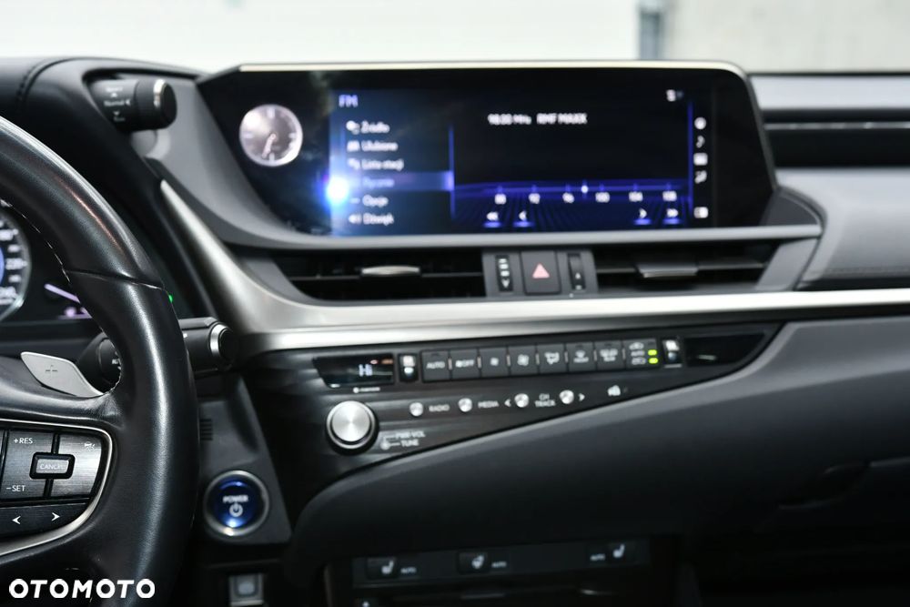 Lexus ES 300h Business Edition + - 17