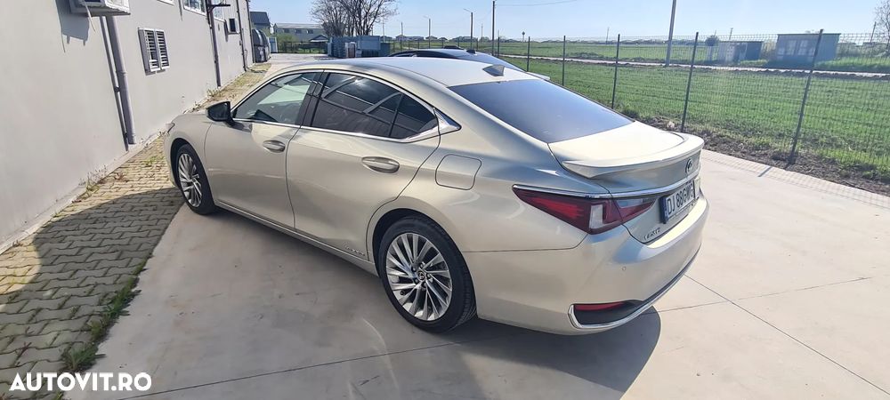 Lexus Seria ES 300h 2.5 TNGA HV 25H- 4X2 CVT Luxury - 3