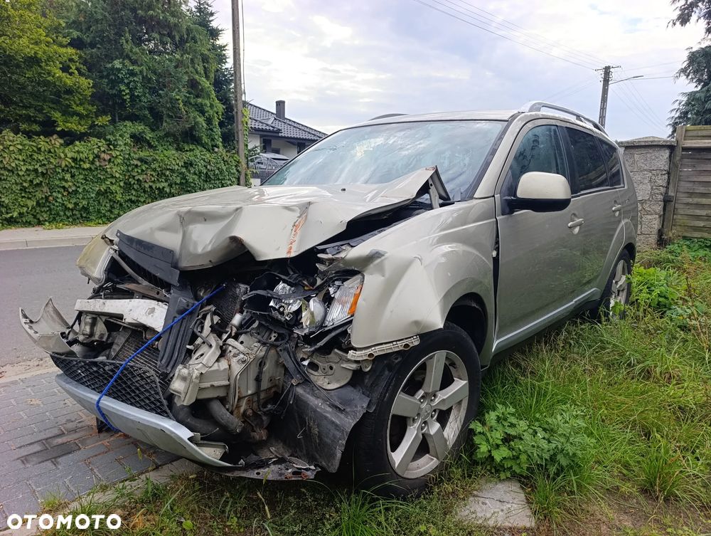 Mitsubishi Outlander - 4