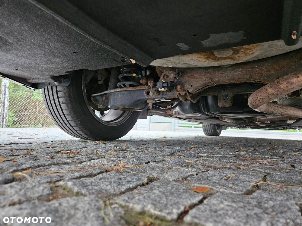 Toyota Avensis 1.8 Premium EU5 MS - 26