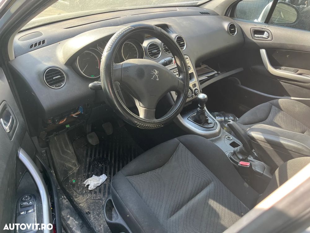 Dezmembrez Peugeot 308 1,6 HDI 2011 facelift - 3