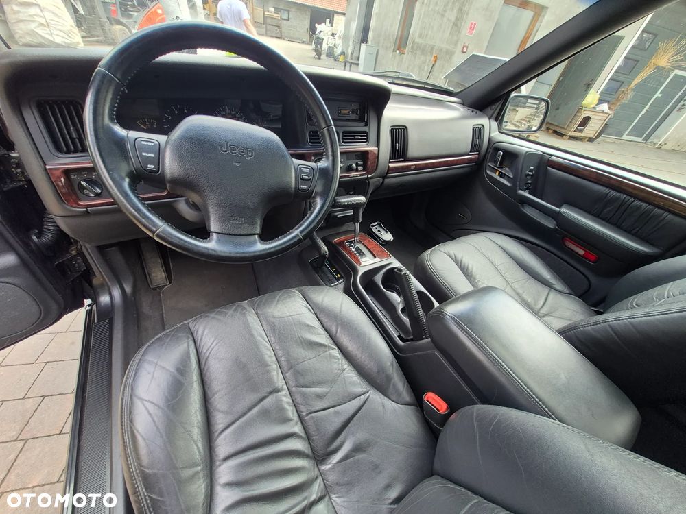 Jeep Grand Cherokee - 19