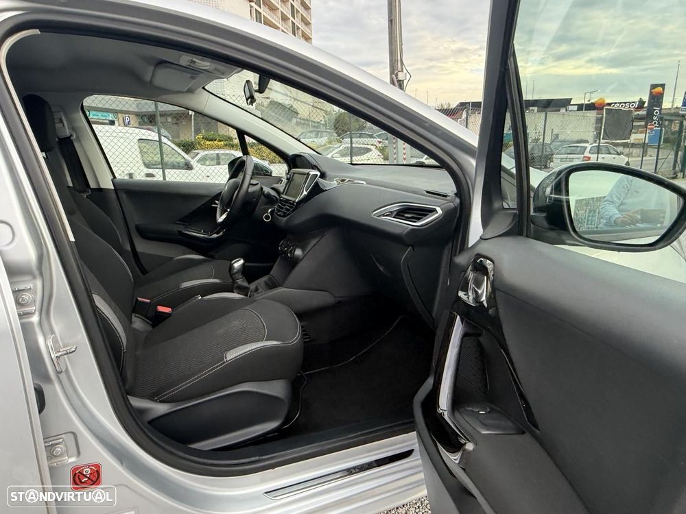 Peugeot 208 1.2 PureTech Style - 26