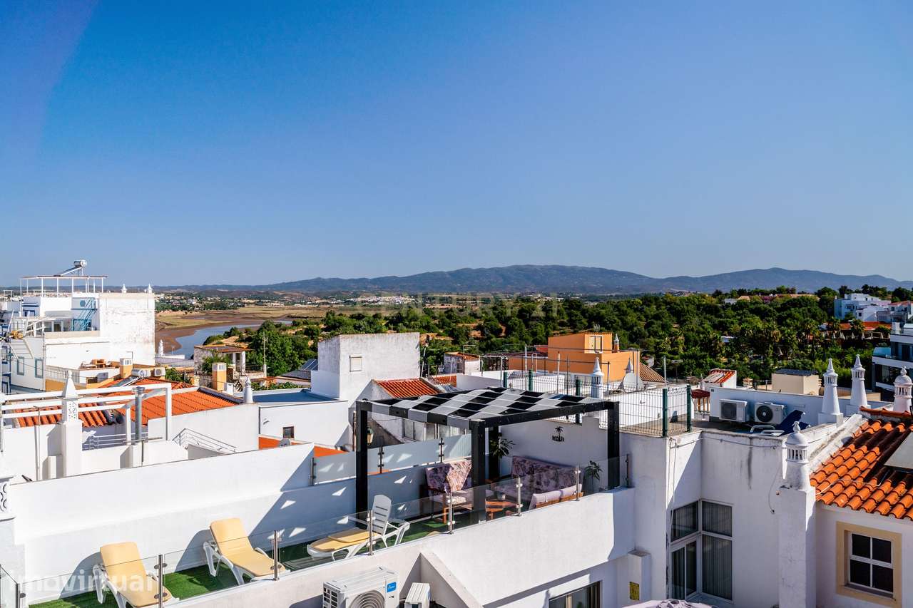 No coração do centro histórico de Alvor, fantástica moradia T3 com loj - Grande imagem: 4/50