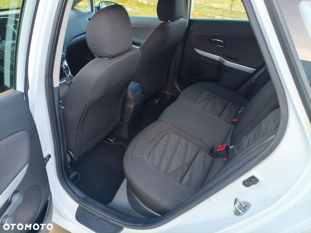 Kia Ceed - 16
