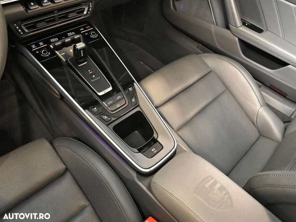 Porsche 911 Carrera 4 PDK - 12