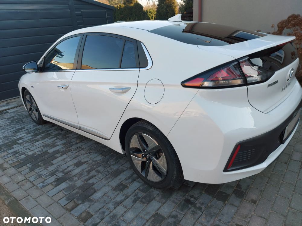 Hyundai IONIQ - 22