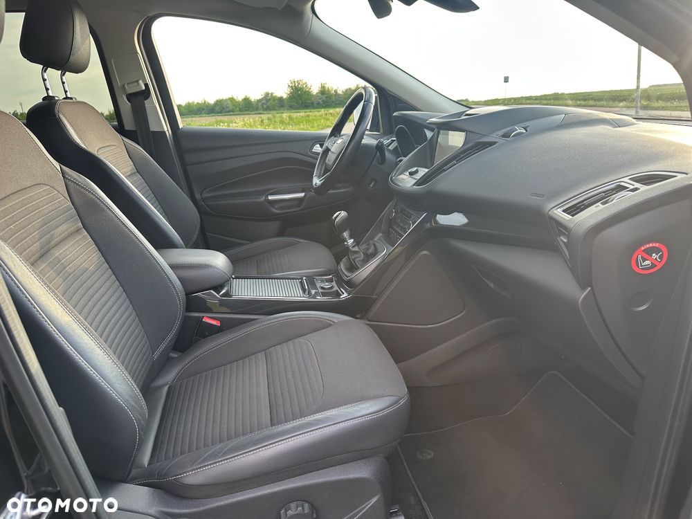Ford Kuga 2.0 TDCi 2x4 Titanium - 8