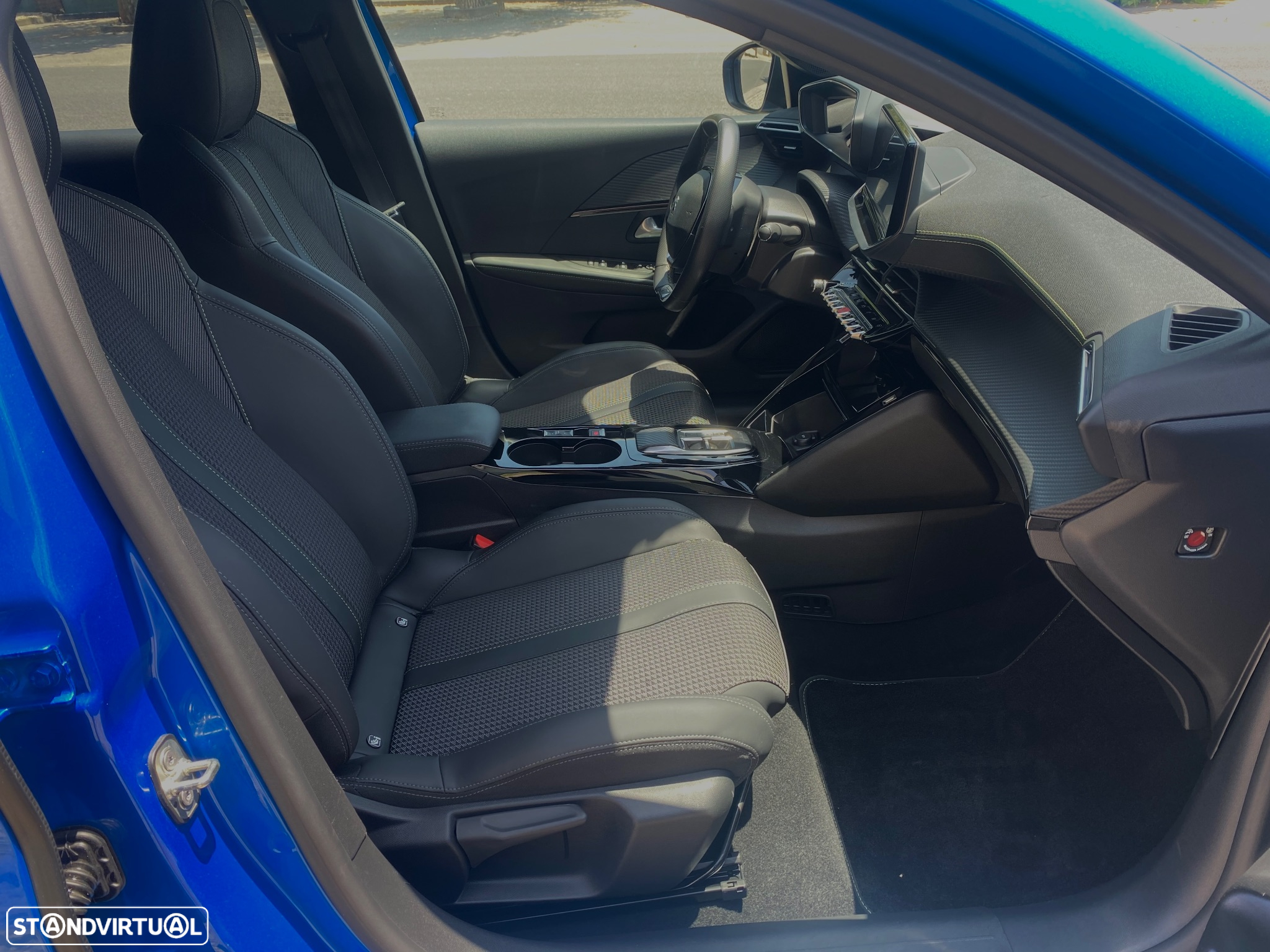 Peugeot e-208 GT - 14
