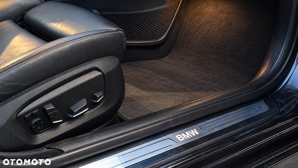 BMW Seria 5 525d Luxury Line - 11