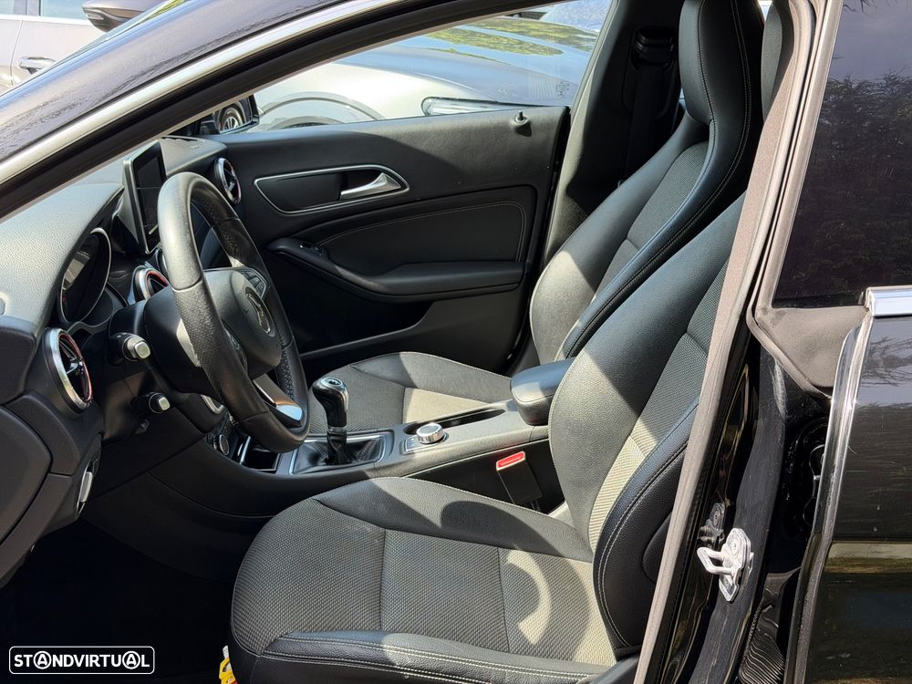 Mercedes-Benz CLA 180 d - 10