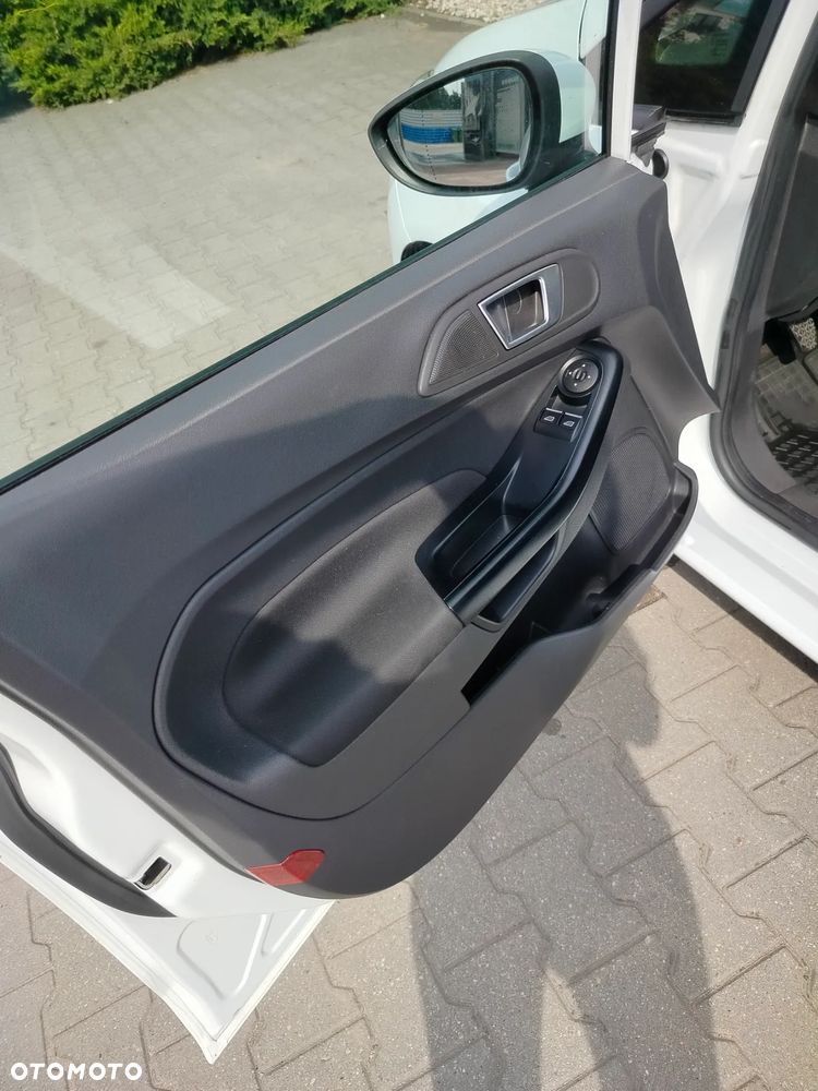 Ford Fiesta 1.5 TDCi Ambiente - 11