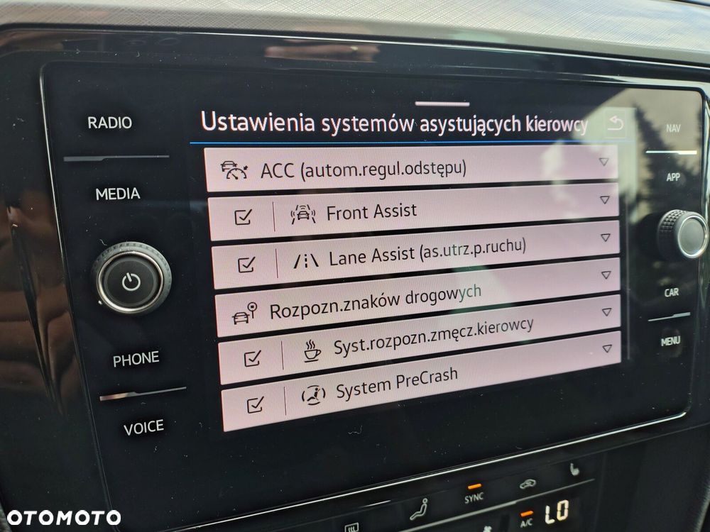 Volkswagen Passat - 39