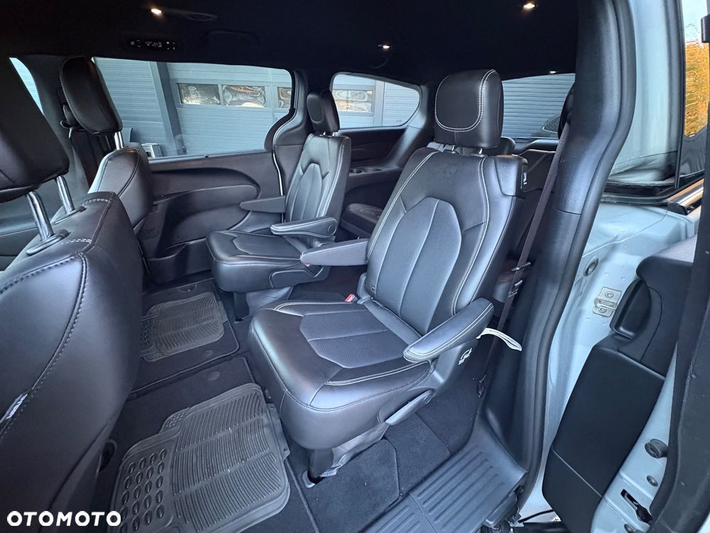 Chrysler Pacifica - 15