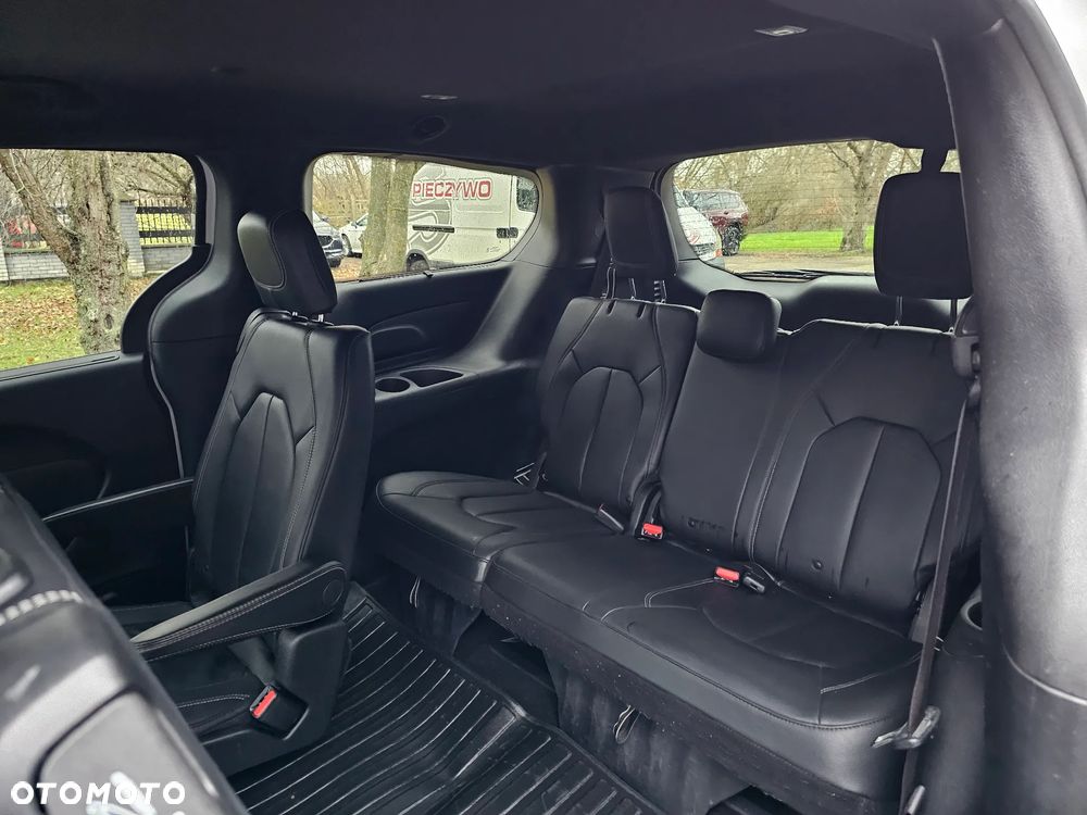 Chrysler Pacifica - 17