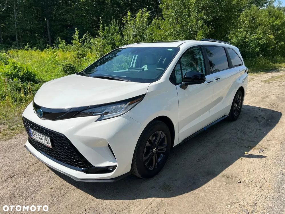 Toyota Sienna - 1