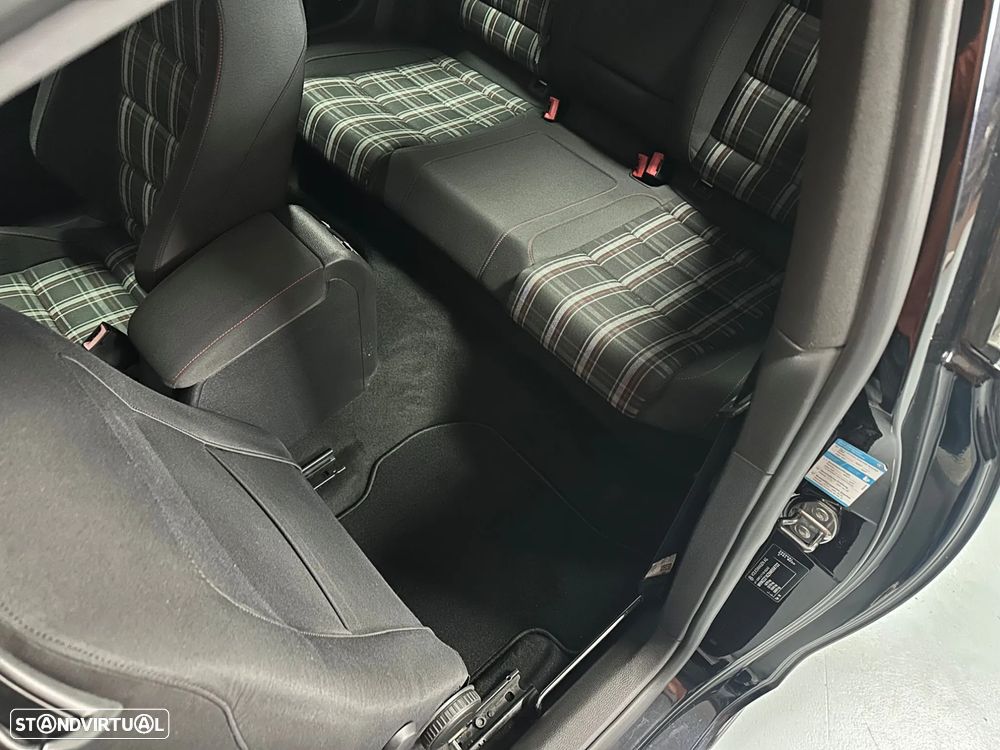 VW Golf 2.0 GTI - 34