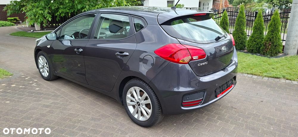 Kia Ceed 1.4 CVVT Dream Team Edition - 4