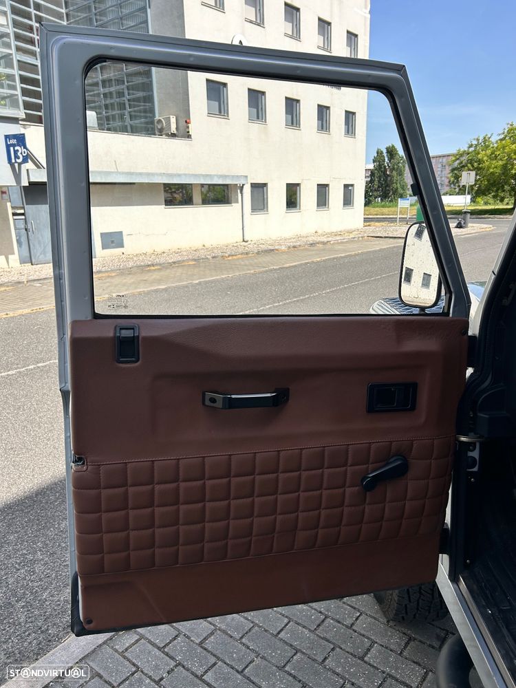 Land Rover Defender 90 2.4 CRD S - 35