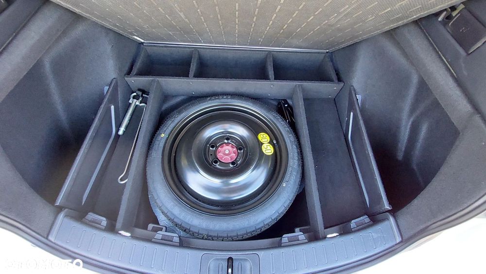 Toyota Corolla 1.8 Hybrid Selection - 28