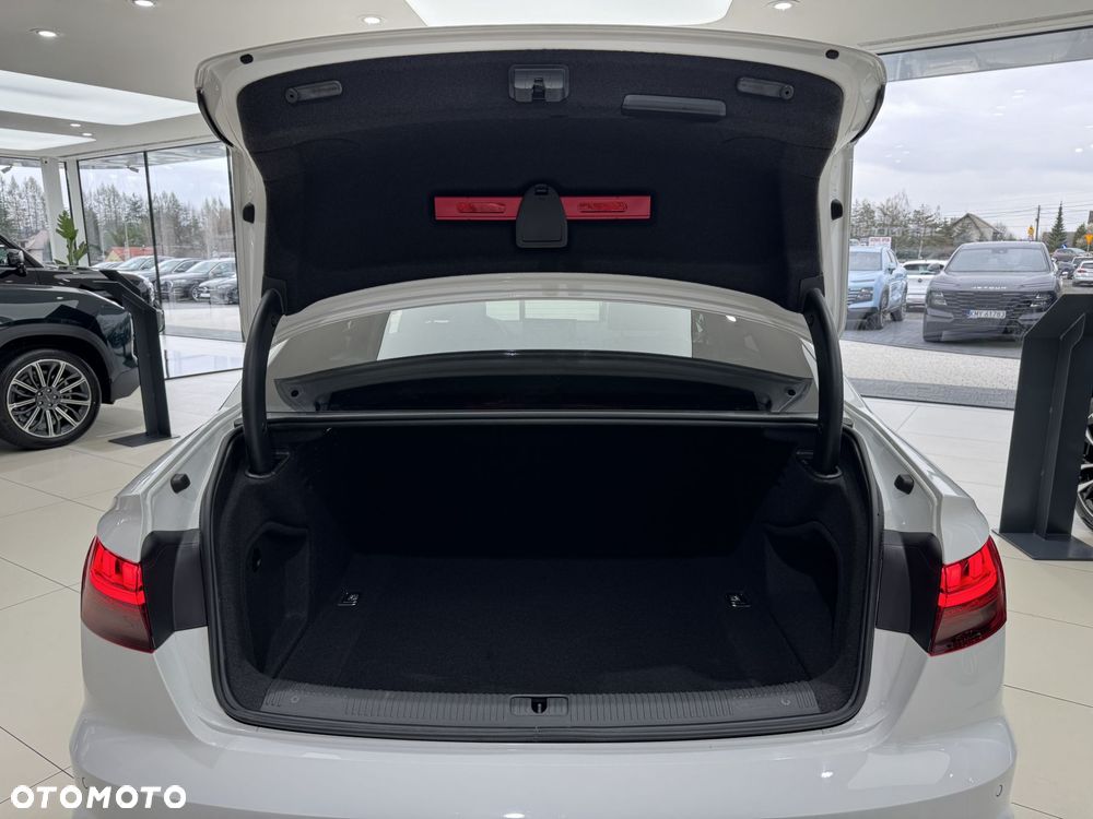 Audi A4 Limousine - 18