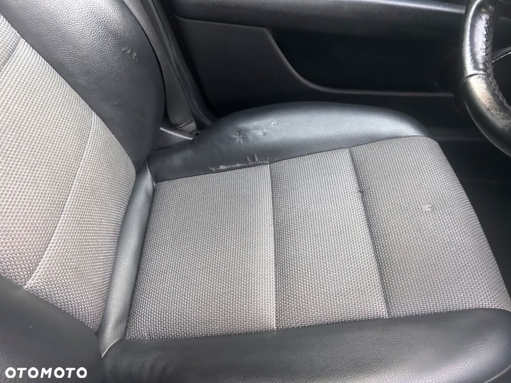 Mercedes-Benz Klasa C 200 CDI DPF Automatik BlueEFFICIENCY Avantgarde - 12