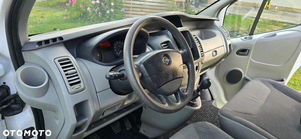 Opel Vivaro - 10