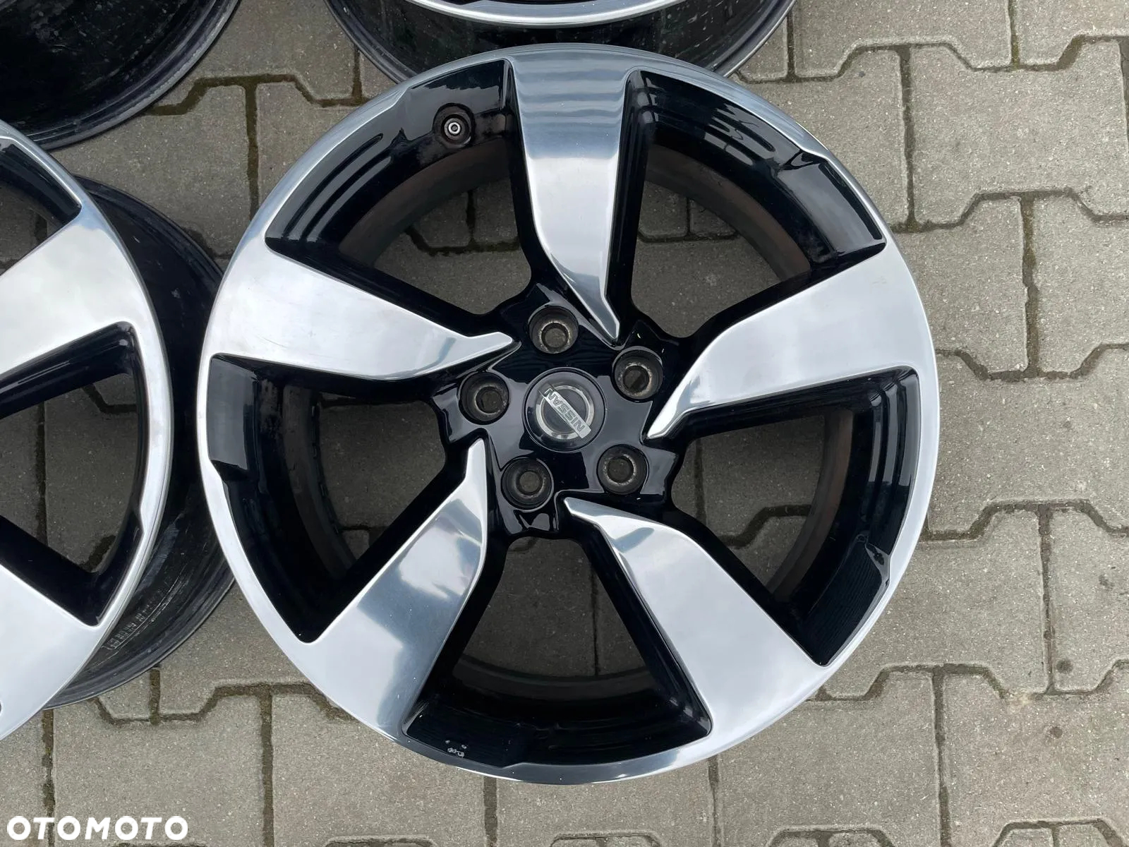 ALU FELGI NISSAN QASHQAI 7Jx18 ET40 5x114,3 N64801 4EA8A CZUJNIKI ĆIŚNIENIA - 7