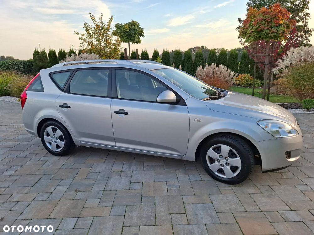 Kia Ceed - 22