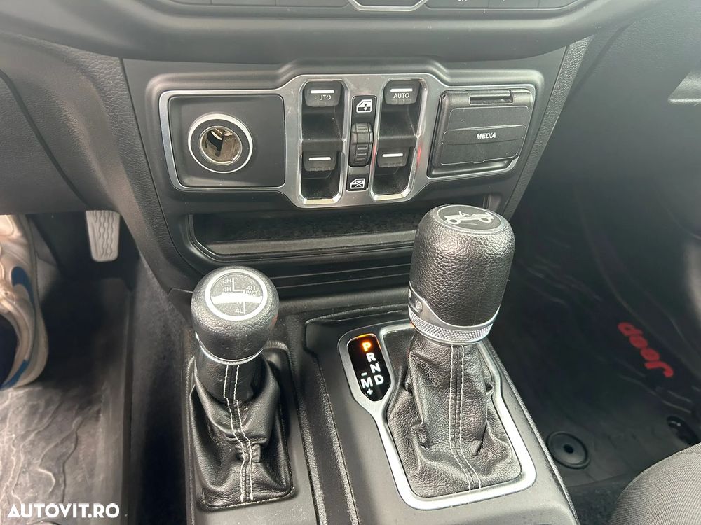 Jeep Wrangler Unlimited 2.2 CRD AT8 Sahara - 13