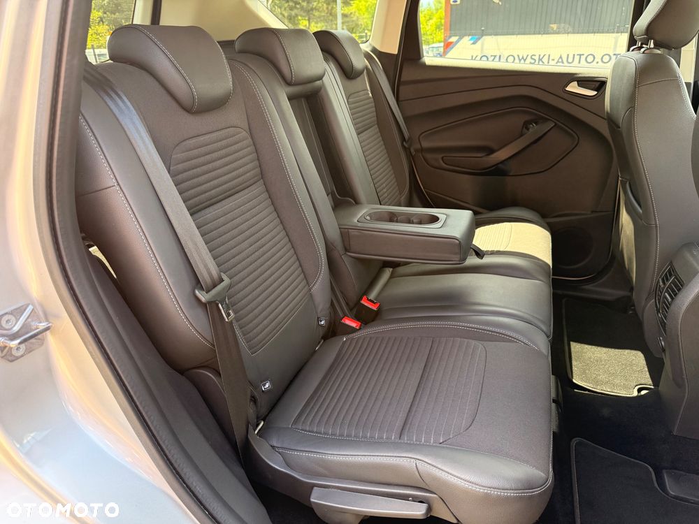 Ford Kuga 1.5 EcoBoost 2x4 Titanium - 24