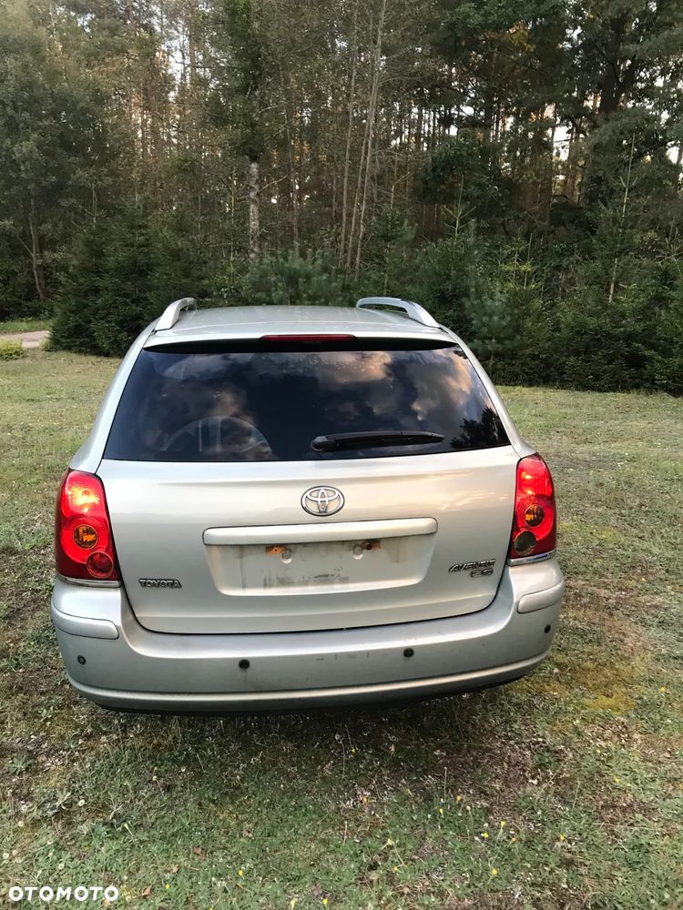Toyota Avensis 2.0 D-4D Combi Executive - 13
