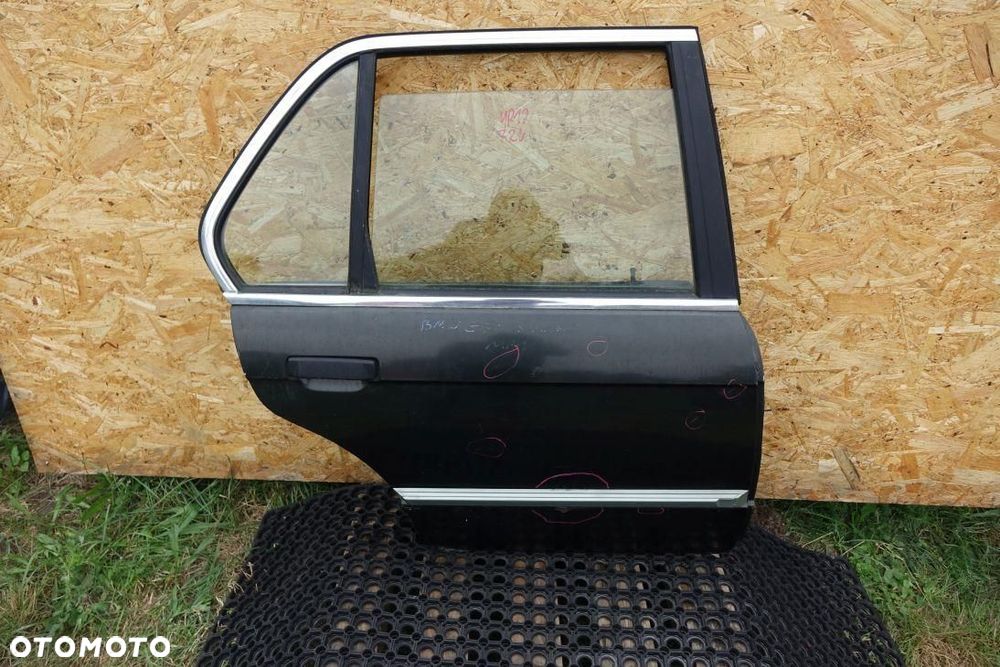 DRZWI PRAWE TYLNE TYŁ KPL BMW E30 SEDAN  E3E30QWE