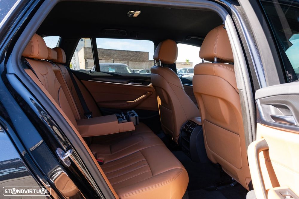 BMW 530 e Pack Desportivo M - 16