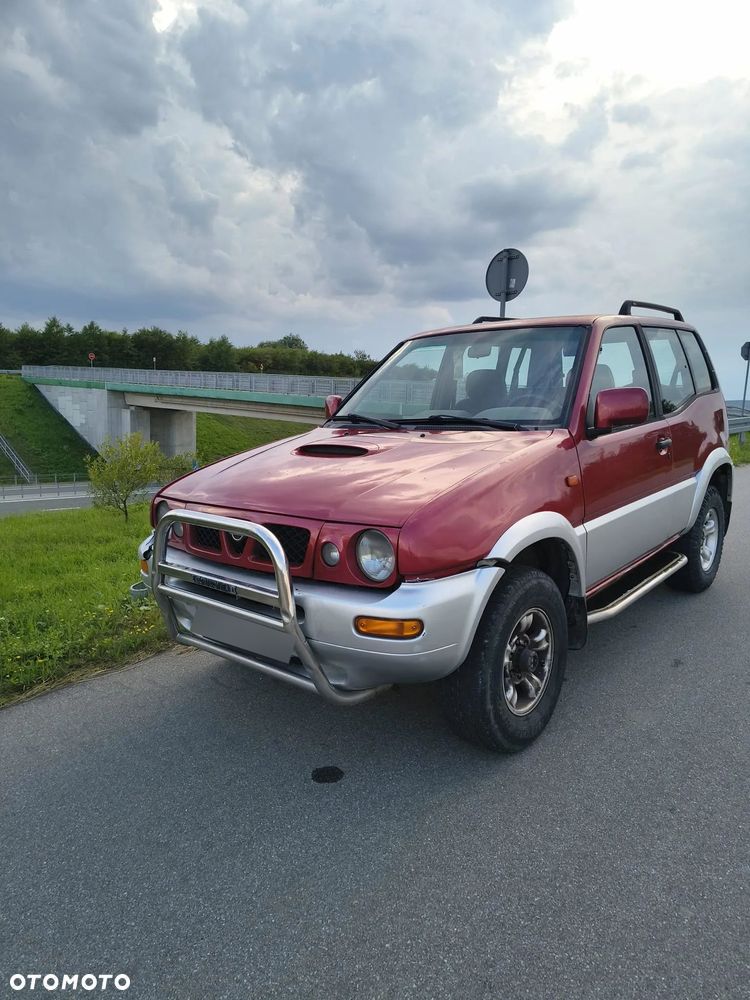 Nissan Terrano 2.4 SR - 1
