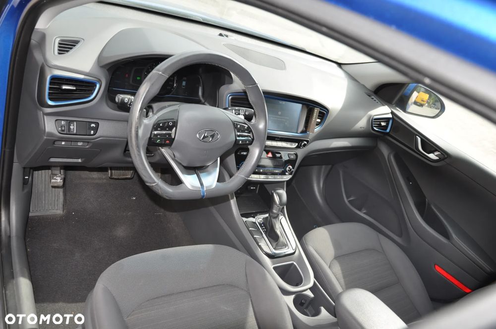 Hyundai IONIQ hybrid Business - 11