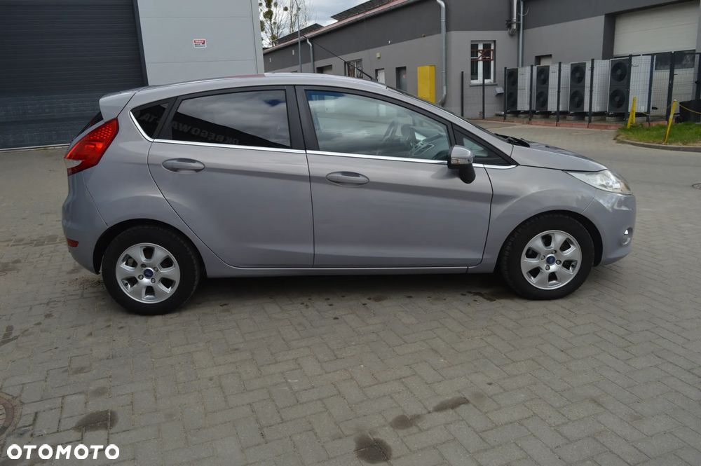 Ford Fiesta 1.6 TDCi Champions Edition - 9