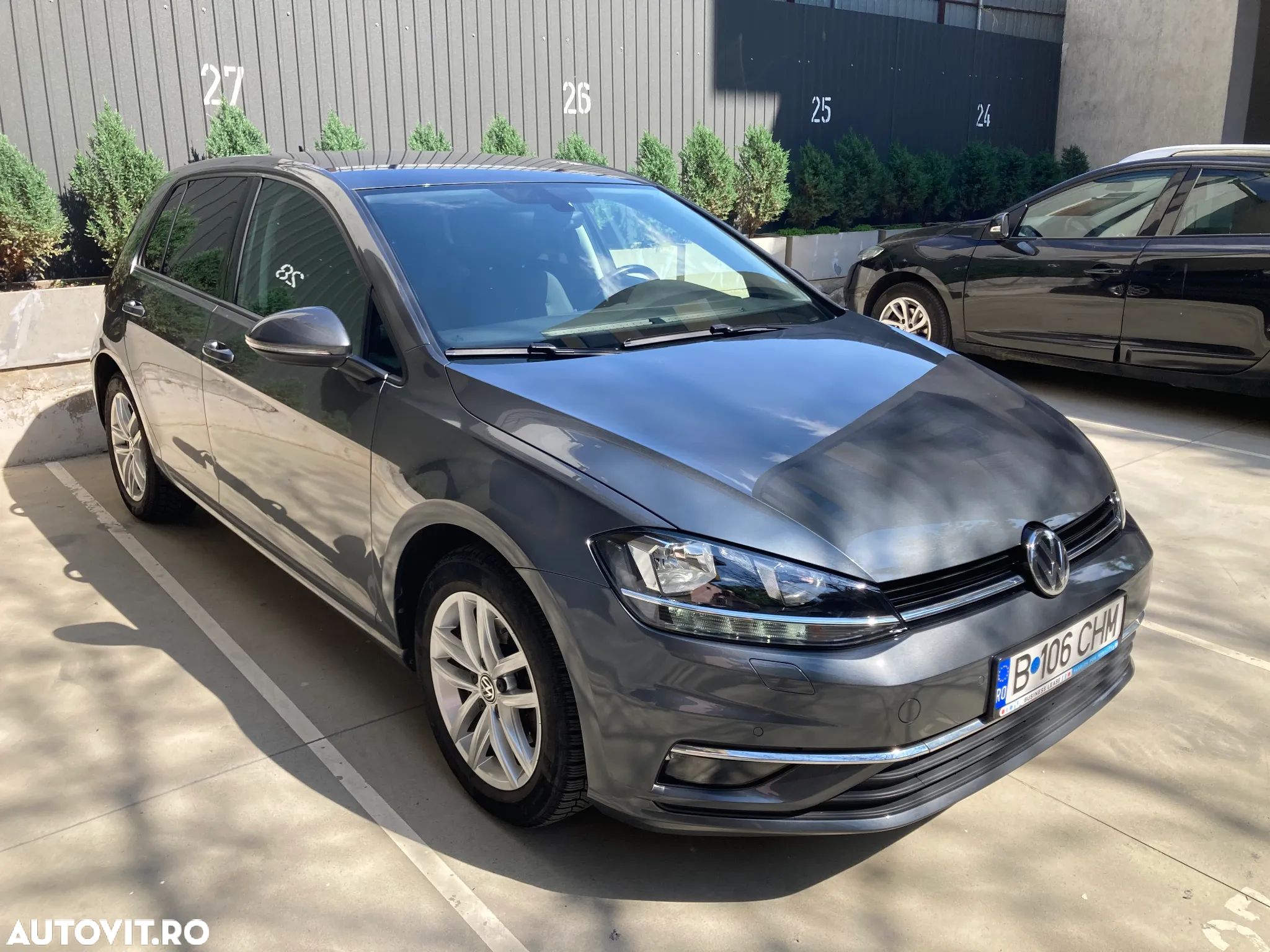 Volkswagen Golf - 1