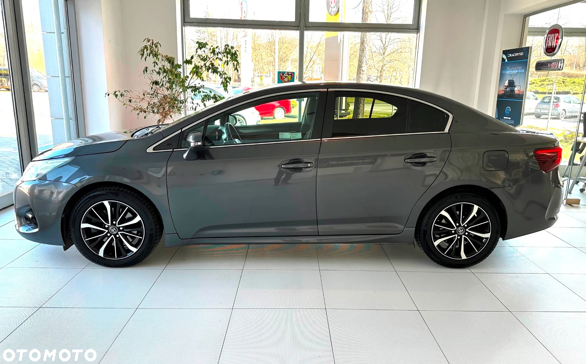 Toyota Avensis 2.0 D-4D Premium - 4