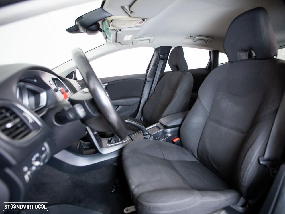 Volvo V40 Cross Country - 7